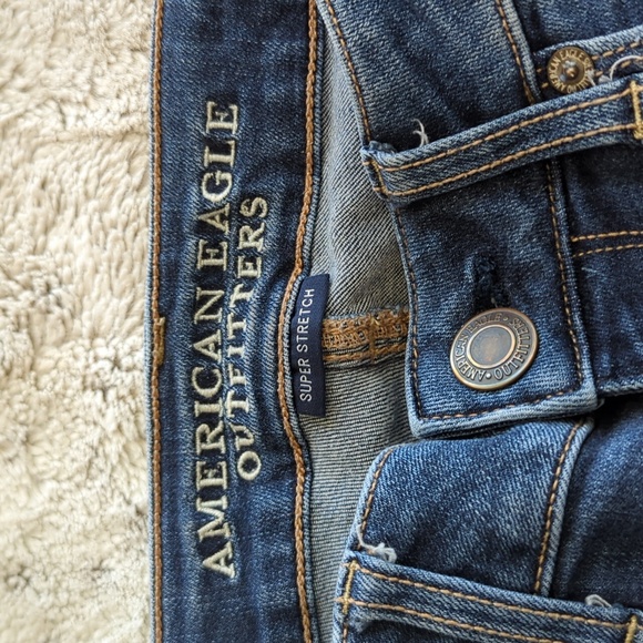 American Eagle Darker Wash Super Stretch Lower Rise Skinny Blue Jeans Size 2L - Picture 3 of 6